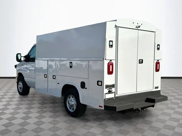 2026 Ford E-Series SRW E-350 Super Duty 138 in WB photo 4