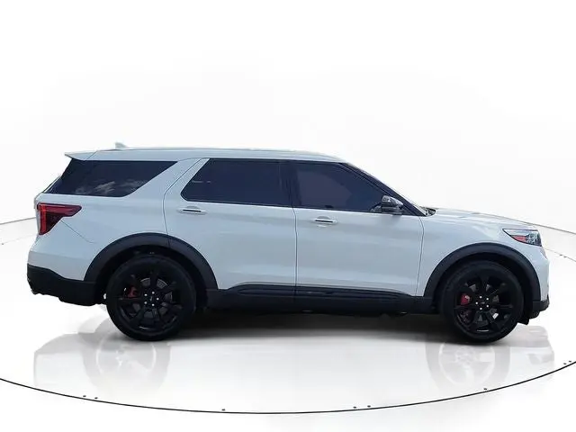 2022 Ford Explorer ST photo 4