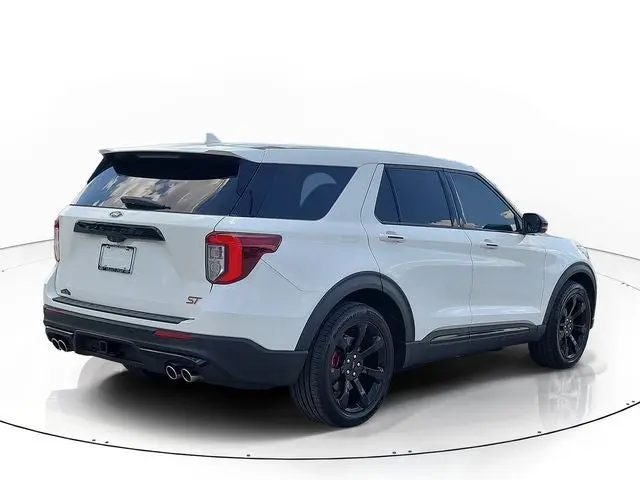 2022 Ford Explorer ST photo 5