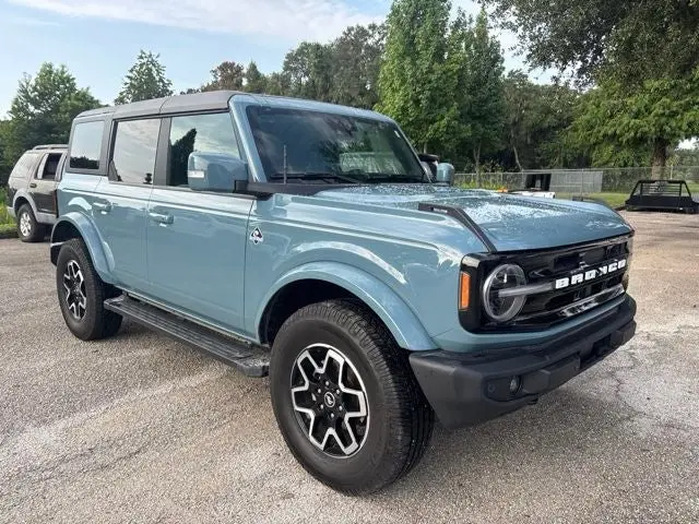 2022 Ford Bronco Outer Banks 4x4 photo 3