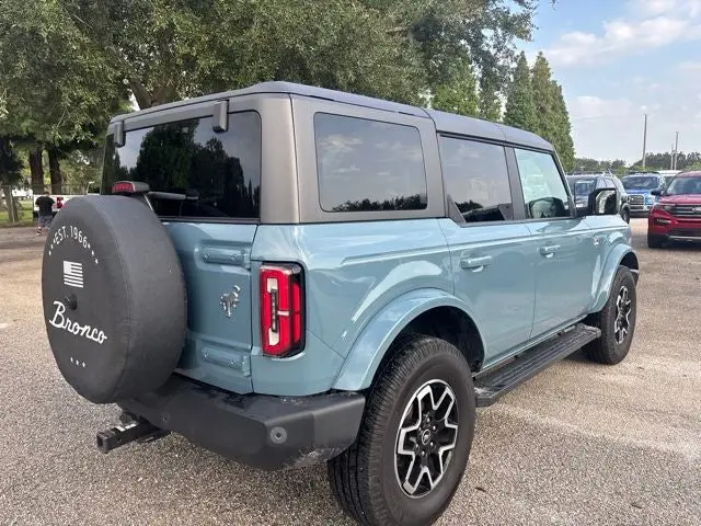 2022 Ford Bronco Outer Banks 4x4 photo 5