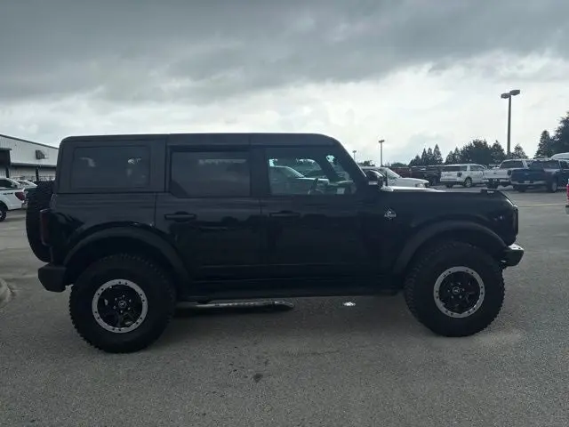2023 Ford Bronco Outer Banks 4x4 photo 4
