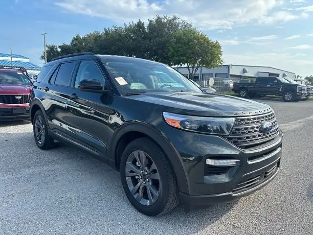 2022 Ford Explorer XLT RWD photo 3