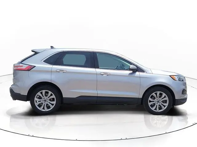 2022 Ford Edge Titanium AWD photo 4