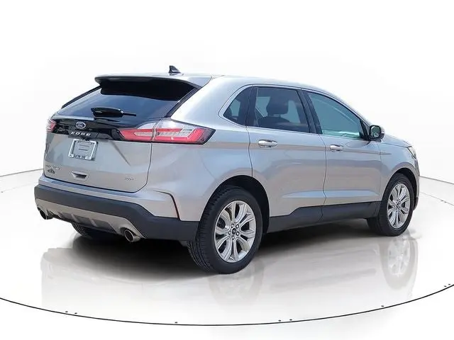 2022 Ford Edge Titanium AWD photo 5
