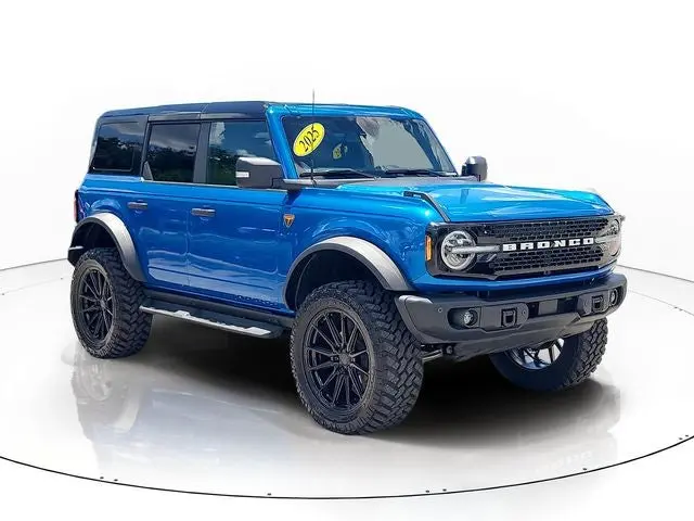 2025 Ford Bronco Badlands 4WD photo 3