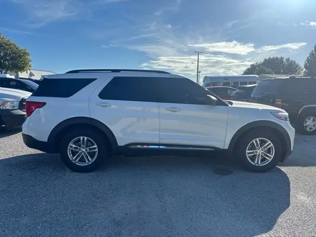 2023 Ford Explorer XLT RWD photo 4