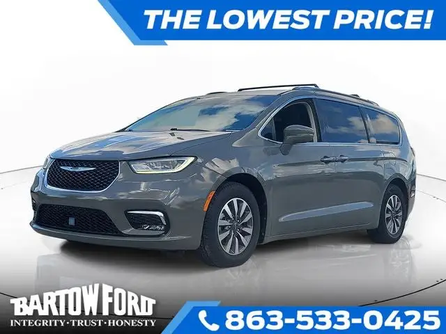 2021 Chrysler Pacifica Touring L photo 1