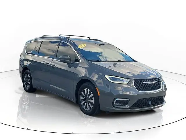 2021 Chrysler Pacifica Touring L photo 3
