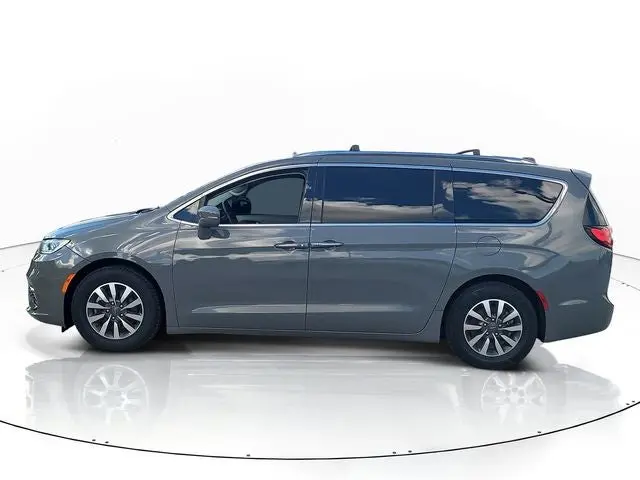 2021 Chrysler Pacifica Touring L photo 4