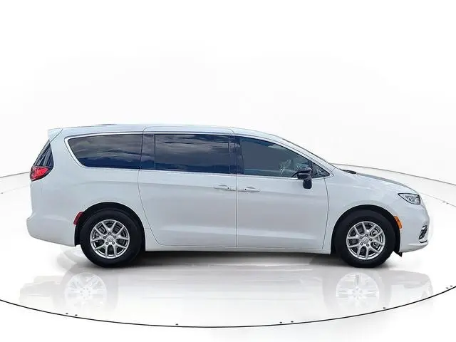 2025 Chrysler Pacifica Select photo 4