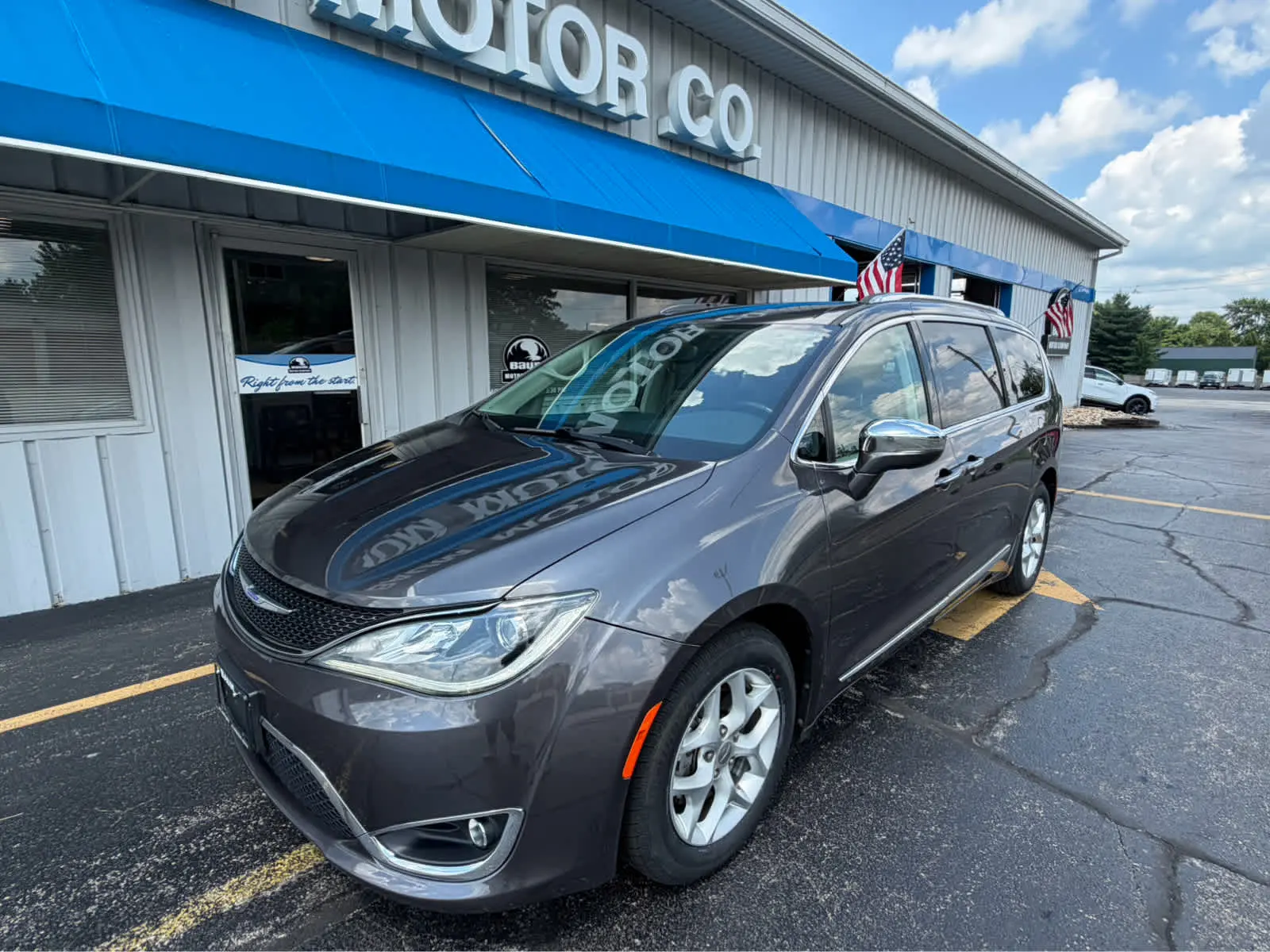 2020 Chrysler Pacifica Limited photo 3