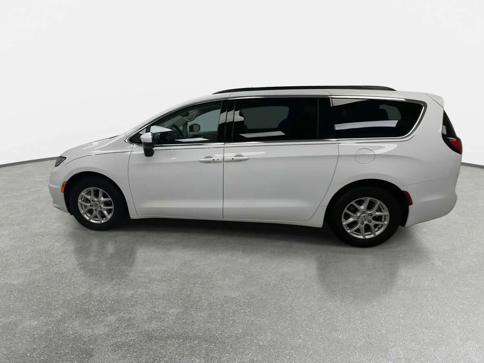 2023 Chrysler Pacifica Touring L photo 5