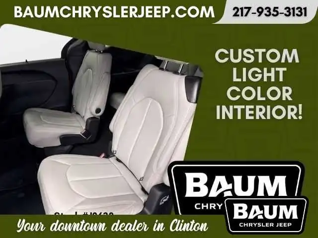 2026 Chrysler Pacifica Select's photo