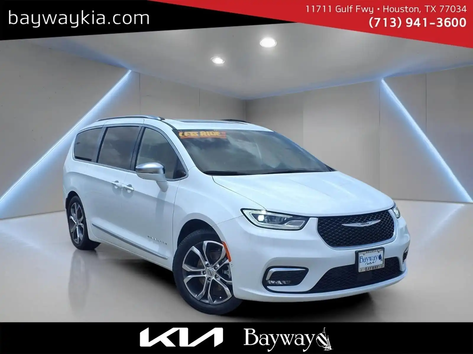 2024 Chrysler Pacifica Pinnacle's photo