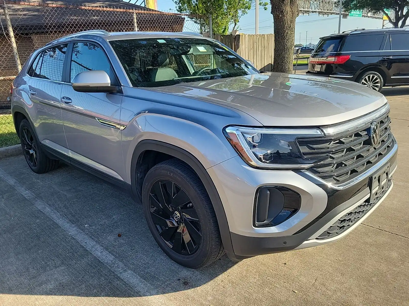 2024 Volkswagen Atlas Cross Sport 2.0T SE w/Tech's photo