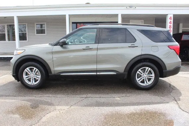 2020 Ford Explorer XLT 4WD photo 4