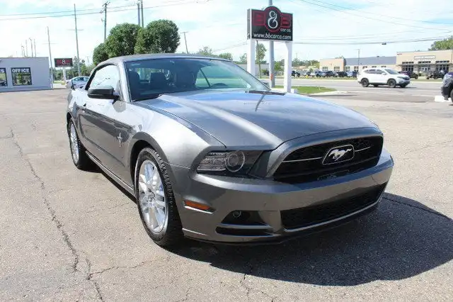 2014 Ford Mustang V6 Premium's photo