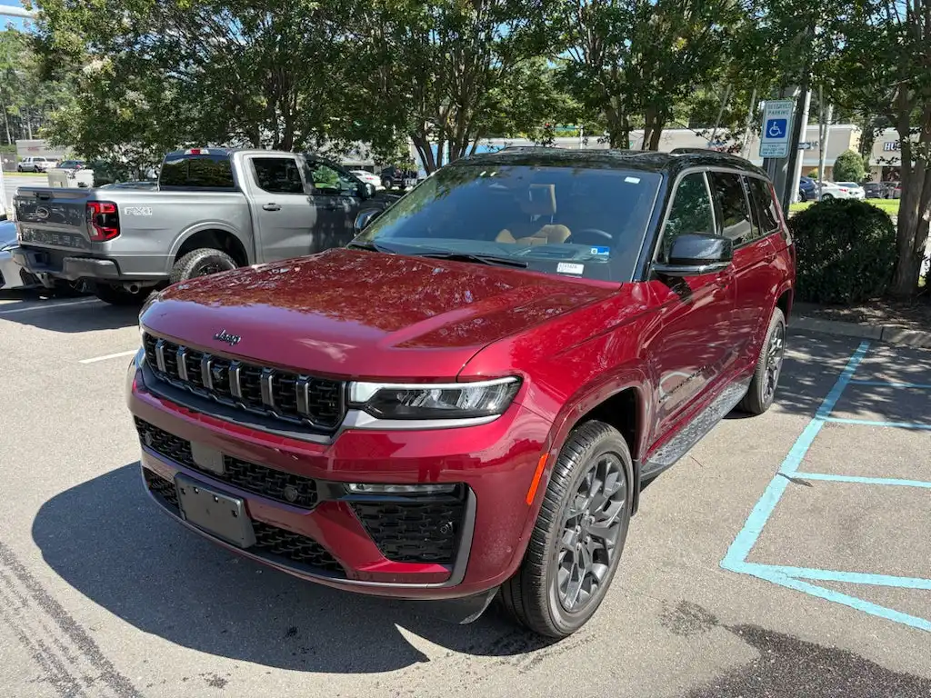 2026 Jeep Grand Cherokee L Summit 4x4's photo