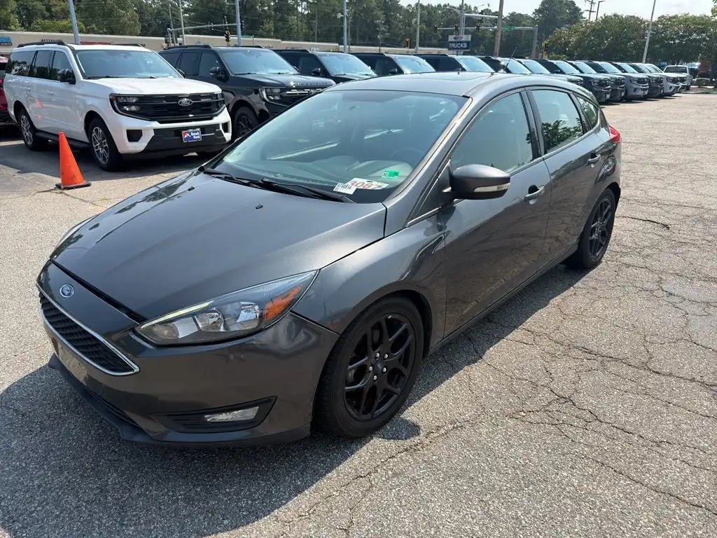 2016 Ford Focus 5 Door Hatch SE's photo