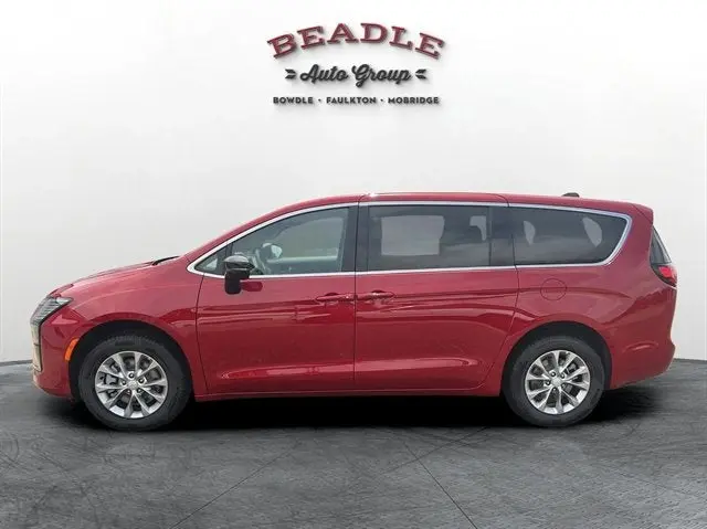 2027 Chrysler Pacifica Select AWD photo 3