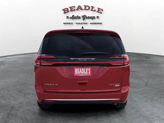 2027 Chrysler Pacifica Limited AWD photo 5