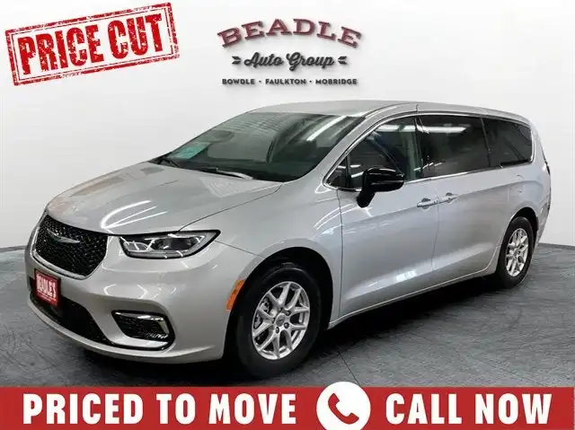 2024 Chrysler Pacifica Touring L's photo