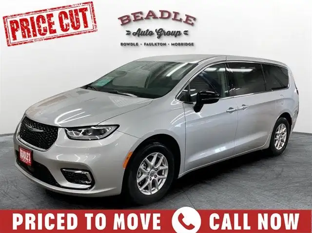 2024 Chrysler Pacifica Touring L's photo