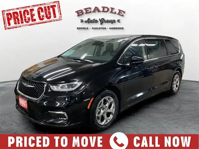2024 Chrysler Pacifica Limited's photo