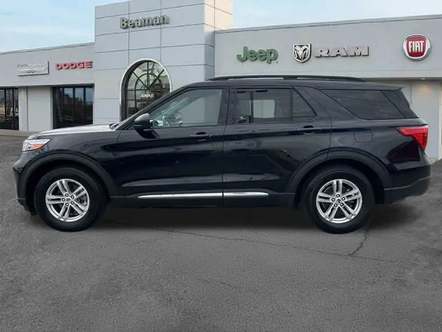2022 Ford Explorer XLT RWD photo 4