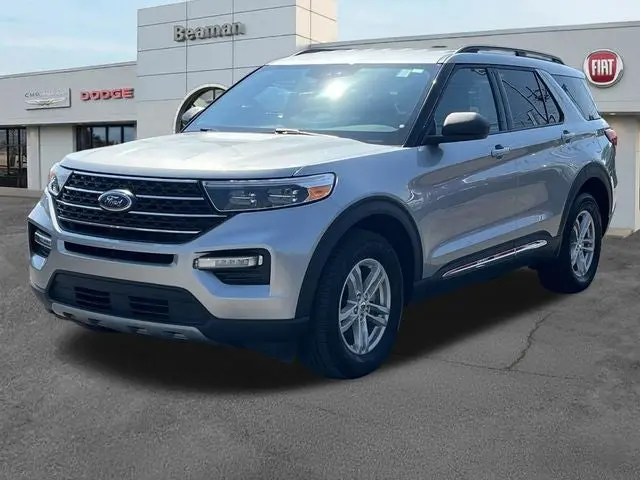 2023 Ford Explorer XLT 4WD photo 3