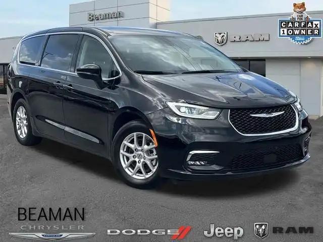 2024 Chrysler Pacifica Touring L's photo