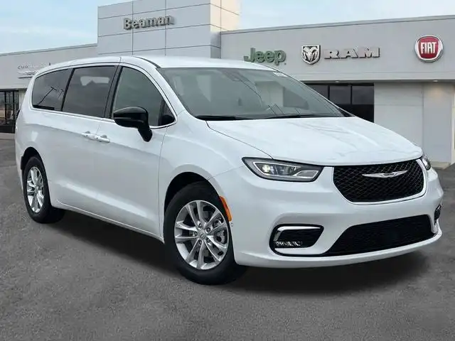 2026 Chrysler Pacifica Select's photo