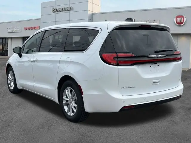 2026 Chrysler Pacifica Select photo 5