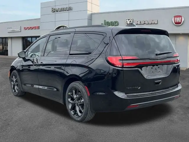 2026 Chrysler Pacifica Select photo 5