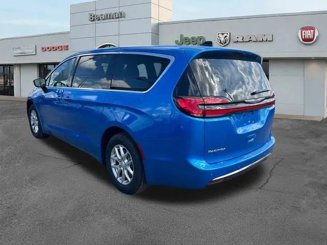 2026 Chrysler Pacifica Select photo 5