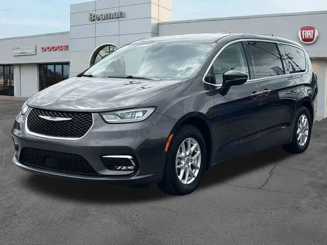 2023 Chrysler Pacifica Touring L photo 3