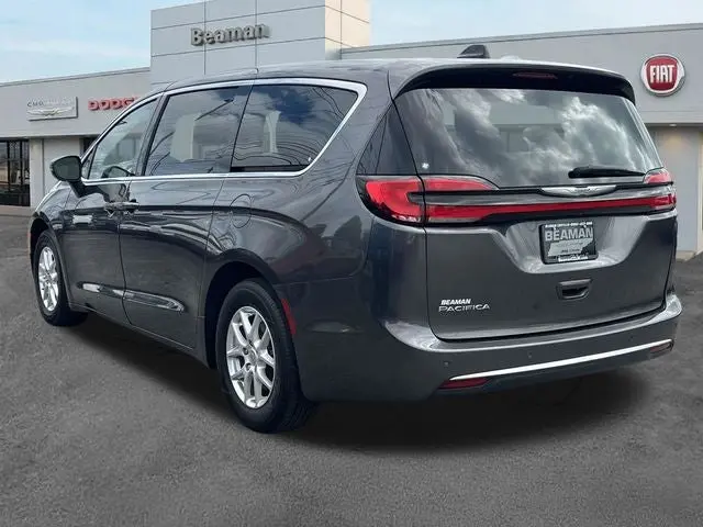 2023 Chrysler Pacifica Touring L photo 5