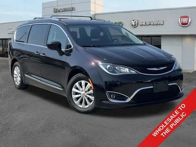 2018 Chrysler Pacifica Touring L photo 1