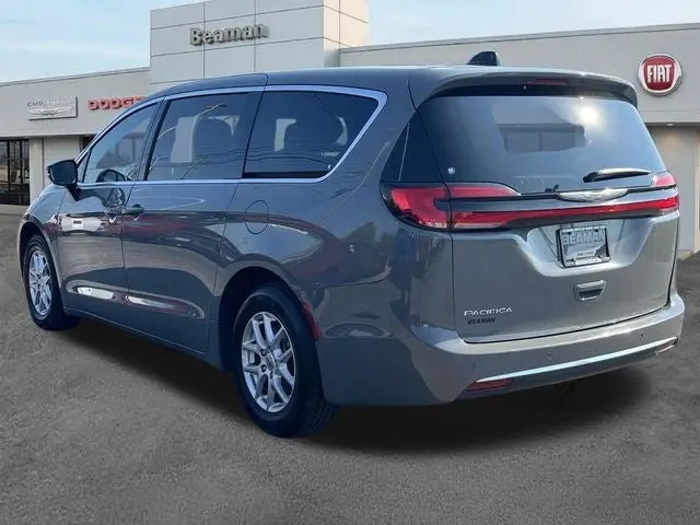 2025 Chrysler Pacifica Select photo 5