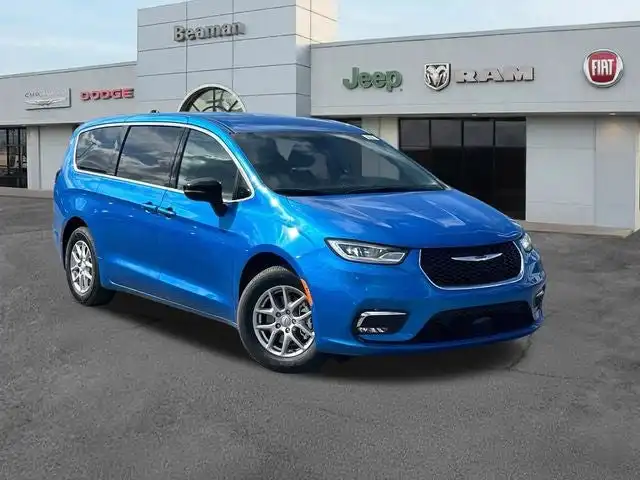 2026 Chrysler Pacifica Select's photo