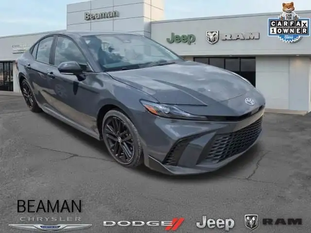 2025 Toyota Camry SE Hybrid's photo