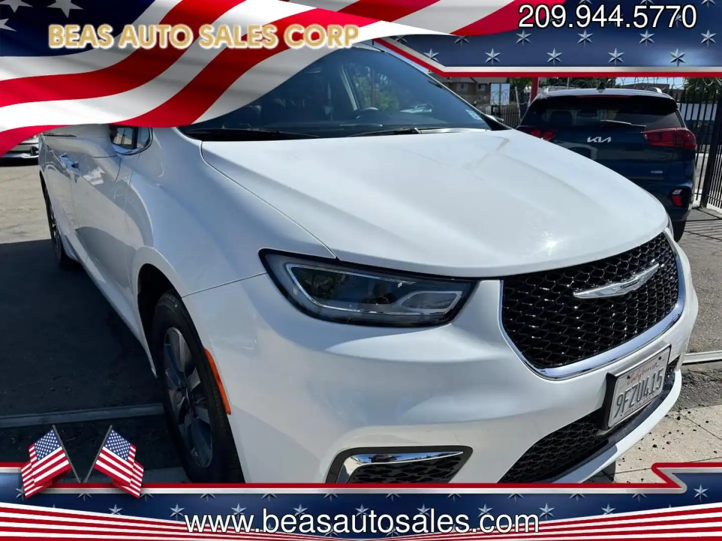 2022 Chrysler Pacifica Hybrid Touring L Hybrid's photo
