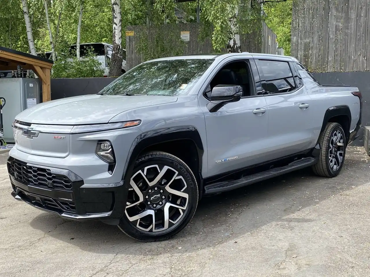 2025 Chevrolet Silverado EV RST Max Range's photo
