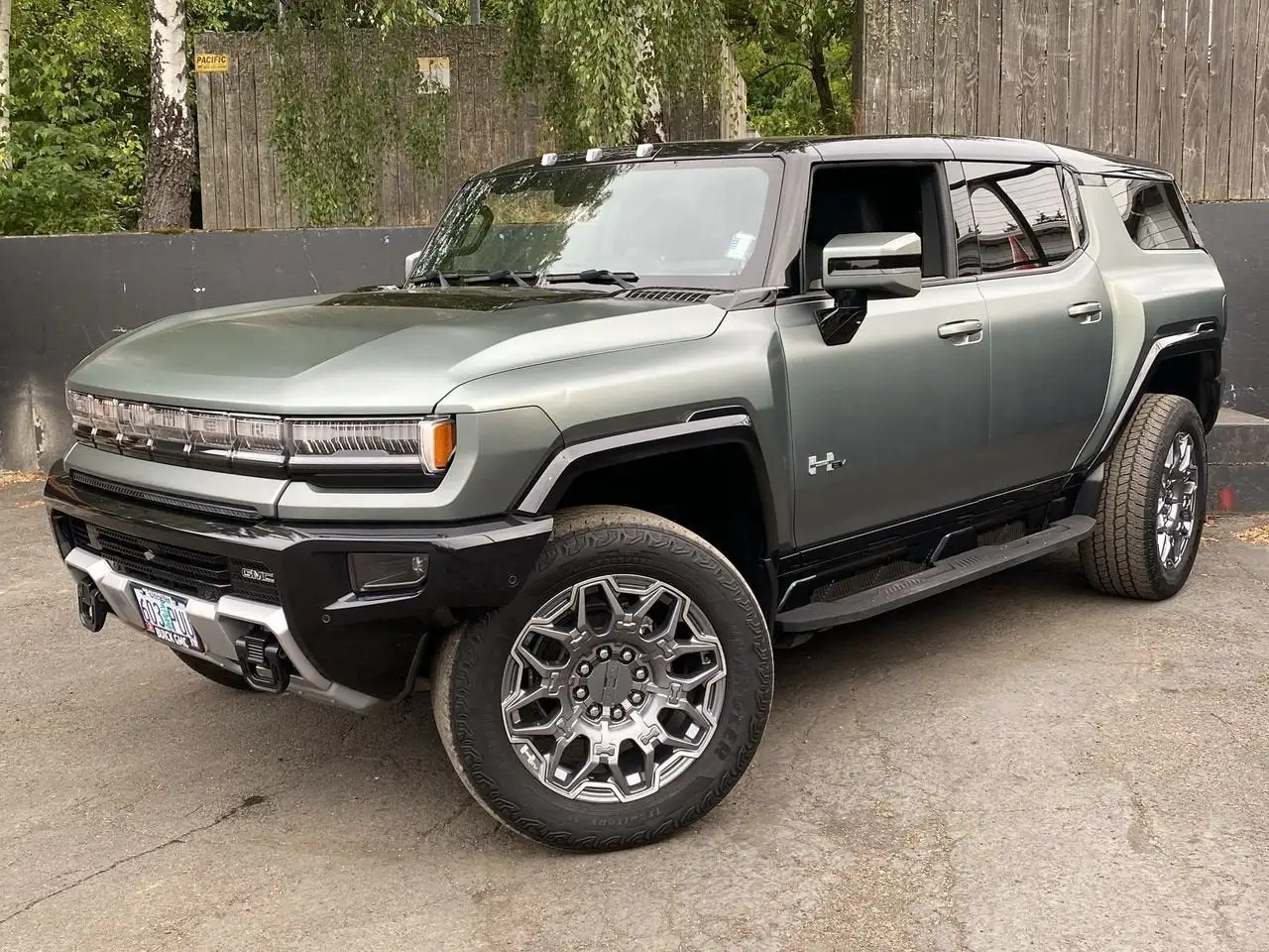 2024 GMC Hummer EV 3X SUV's photo