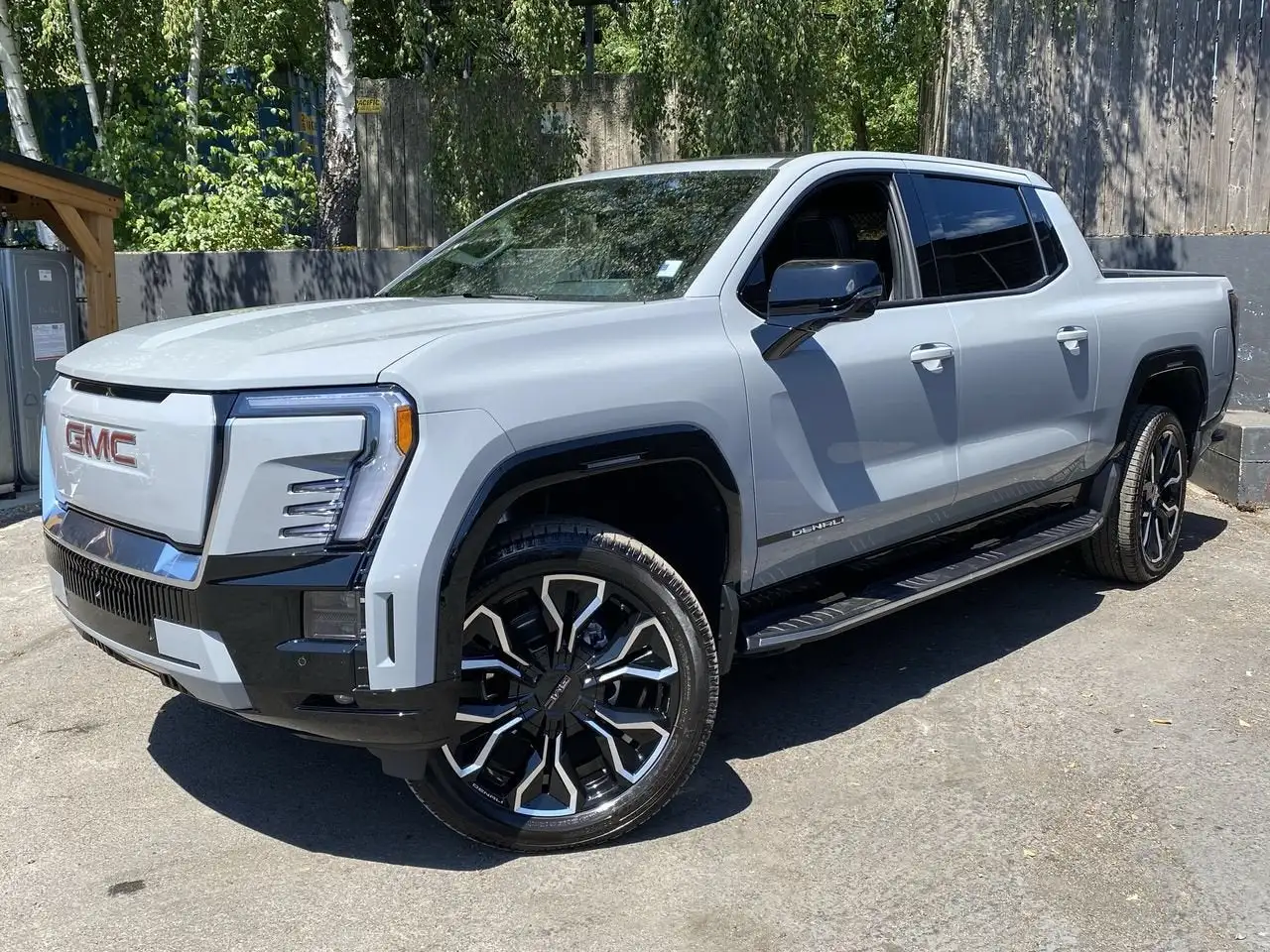 2026 GMC Sierra Denali Max Range Crew Cab e4WD's photo