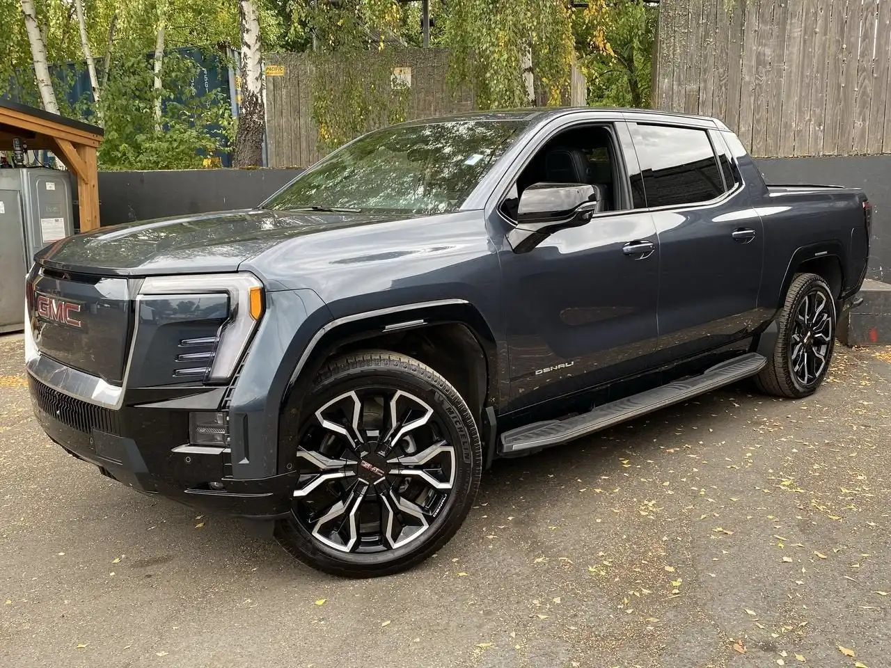 2026 GMC Sierra Denali e4WD Crew Cab Max Range's photo