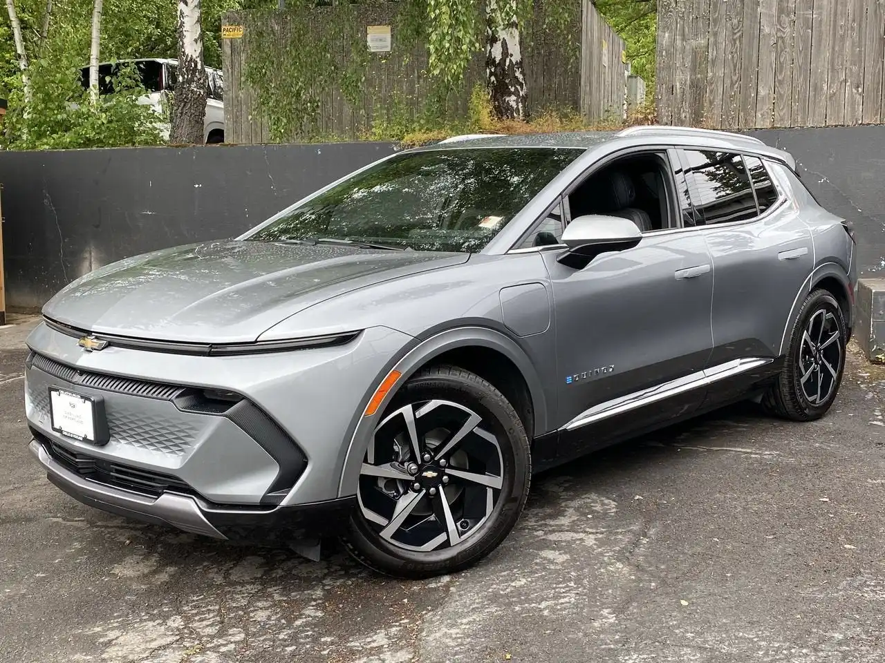 2024 Chevrolet Equinox EV 2LT FWD's photo