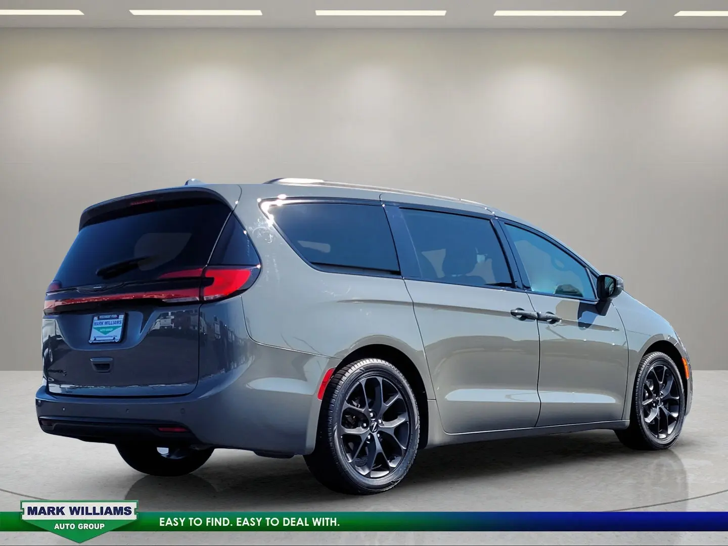 2021 Chrysler Pacifica Touring photo 4