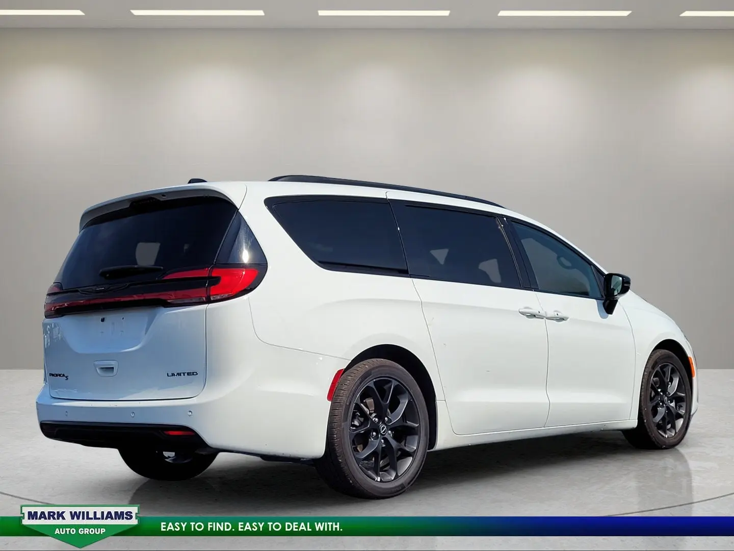 2025 Chrysler Pacifica Limited photo 4